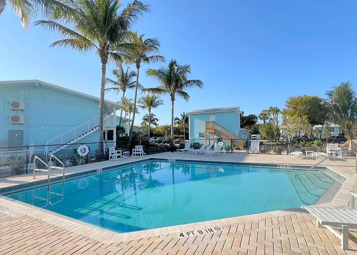 Charming Sanibel Condo - Easy Walk To The Beach - Pool - Colony Inn 02